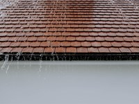 ¿Cuál es la mejor opción para eliminar las goteras del tejado?