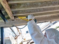 ¿Cuándo es obligatorio retirar el amianto de un tejado?