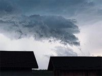 Evite cualquier problema que pueda causar la lluvia en su tejado