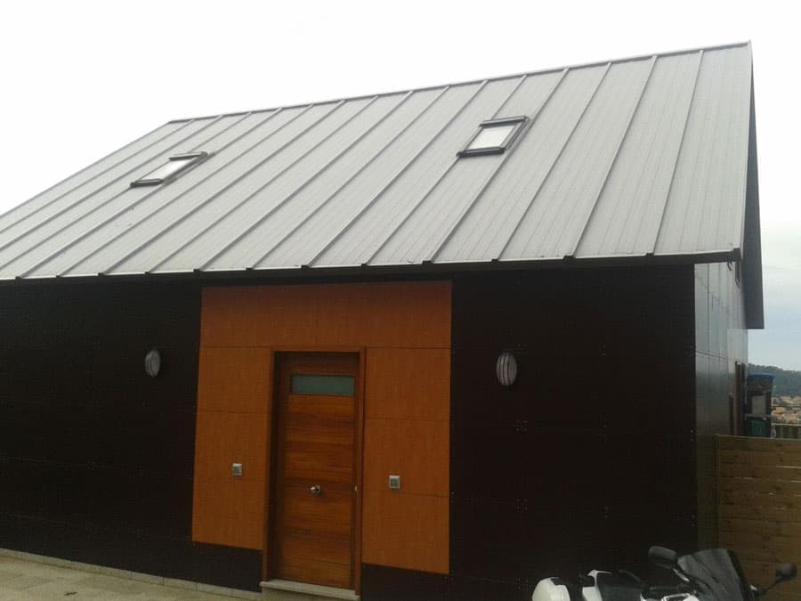 Instalación de panel sándwich en cubiertas de Pontevedra