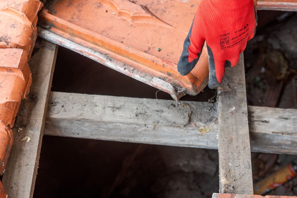 Reparación de canalones interiores en Pontevedra