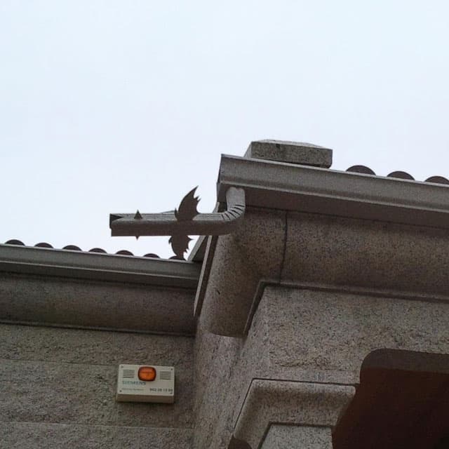 También fabricamos los accesorios que completan la instalación
